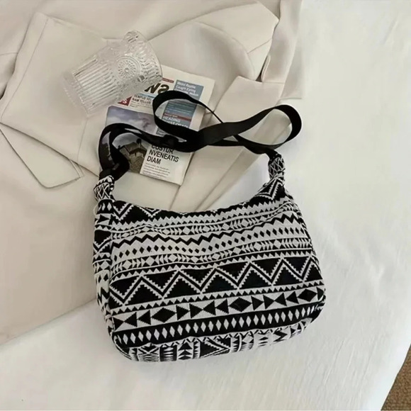 2 LEFT! Cute Hobo Style Crossbody Shoulder Purse - Picture 2 of 4